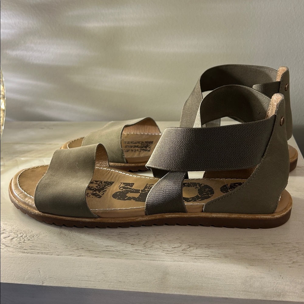 Women's Sorel Olive Color Sandals 9.5 - Picture 3 of 8